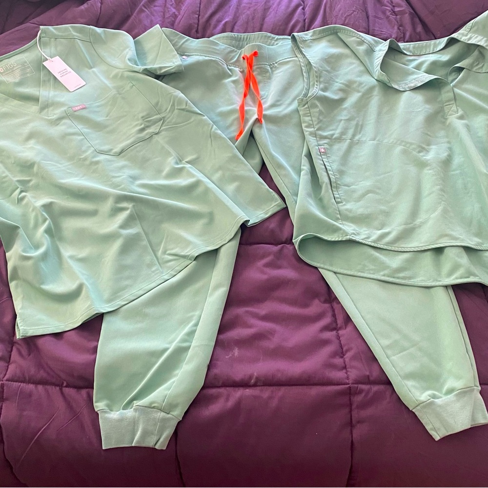 FIGS seafoam green scrub set, size XL.